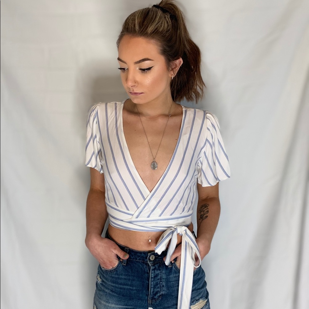 Blue & white striped wrap shirt. Forever 21. Small